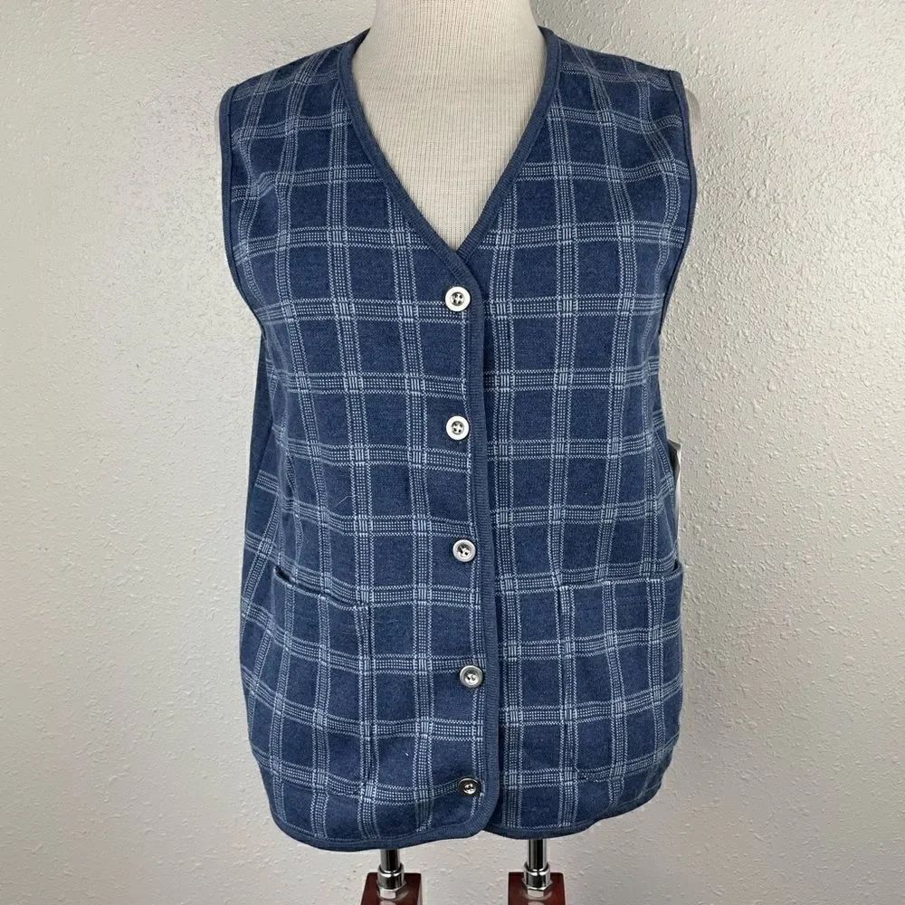 NWT Chaus Sport Sleeveless Cardigan Sweater Vest and Matching Shorts Size S